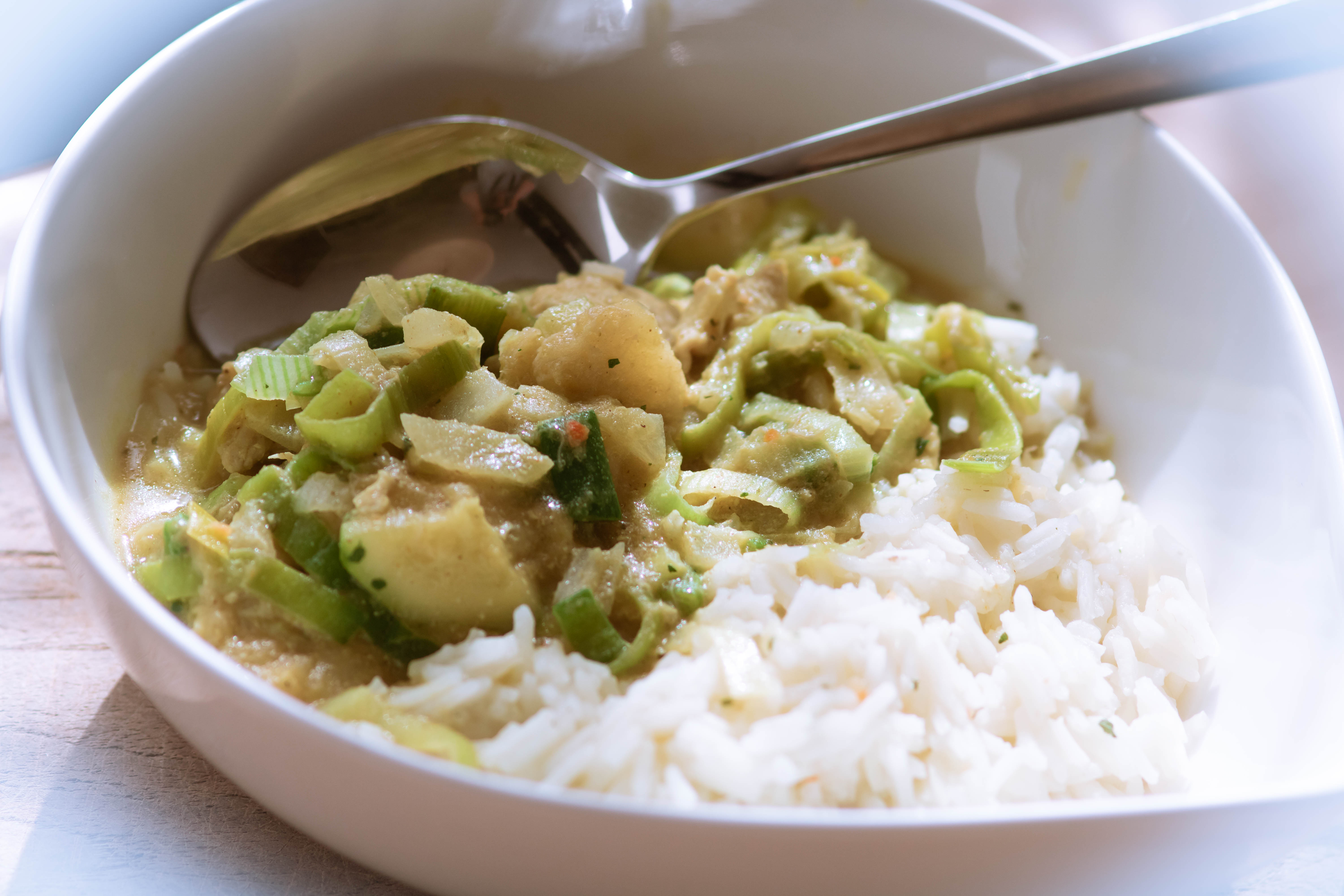 Geflügelcurry mit Zucchini und Banane – manufab.de